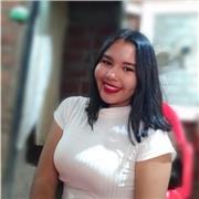 Profesora que imparte clase a niños de preescolar